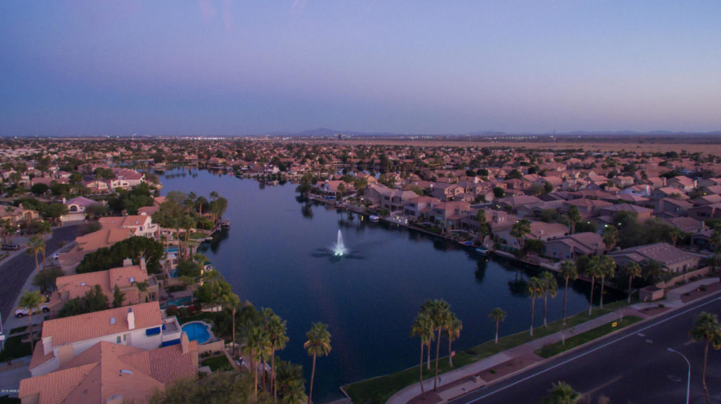 picture of a lake subdivision in Phoenix Arizona